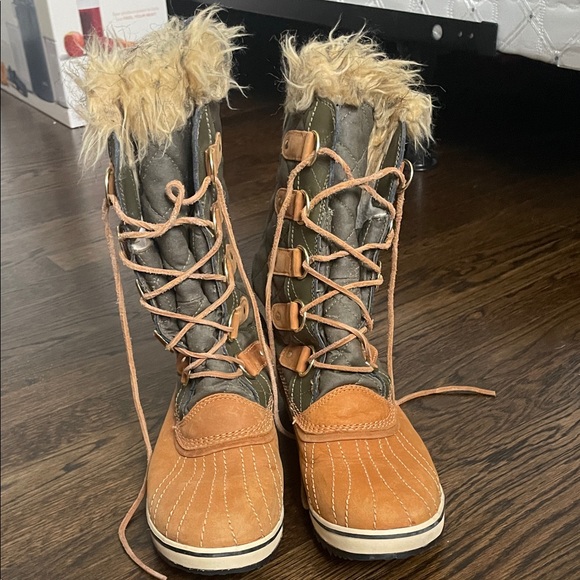 Sorel Women's Joan of Arctic Brown and Olive Quilted Winter Boots - Picture 2 of 5